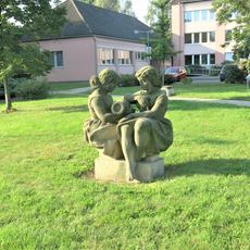 Socha Alegorie Chodova před poliklinikou v Chodově