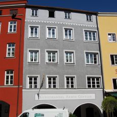 Wohn- und Geschäftshaus