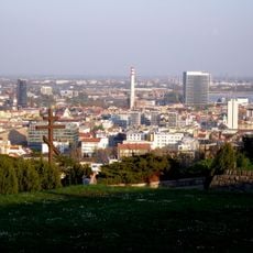 Pamätník Slavín, park