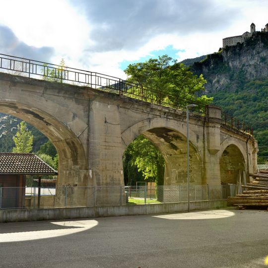 Viadukt der Grödner Bahn in Klausen