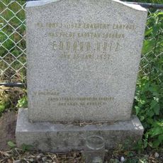 Pomník letce kpt. Kříže na západním okraji obce Vidim