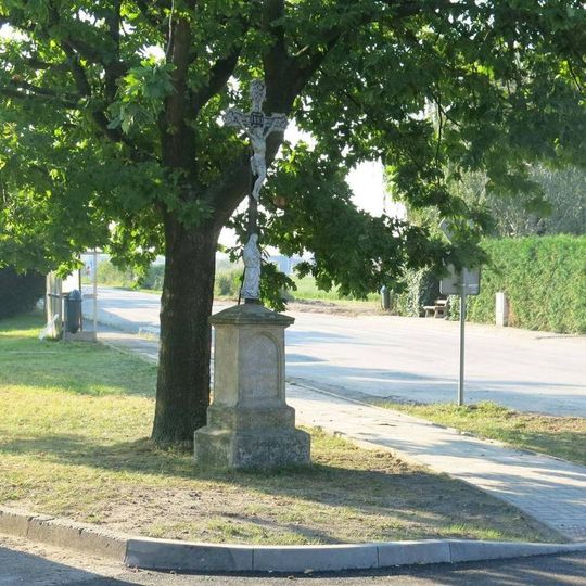 Kříž na rohu ulic Družstevní a Na Zemské stezce v Lysé nad Labem