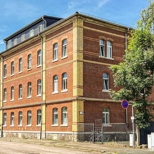 Mietshaus in offener Bebauung Am Birkenwäldchen 1