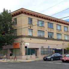 Vivian Apartments