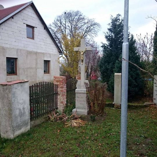 Kříž u nádraží Vlastec