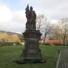 Socha svatého Floriana u kostela v Malé Skalici