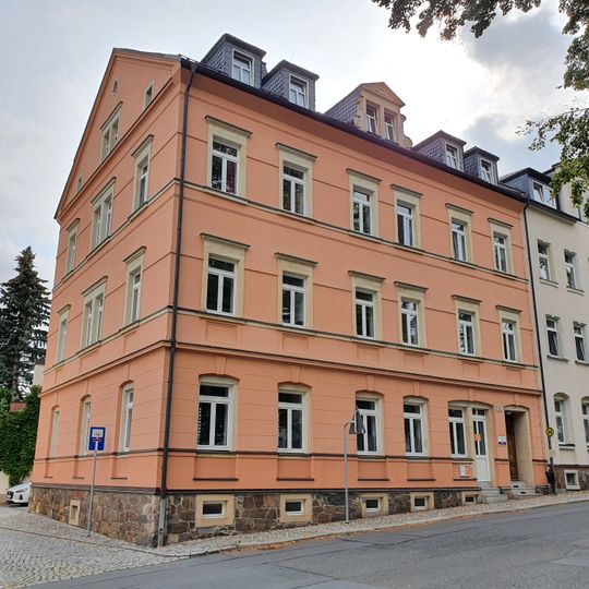 Mietshaus in Ecklage und in halboffener Bebauung Marienstraße 4