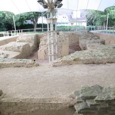 Bishop of Winchester's Palace, 90m east of St Mary's Church
