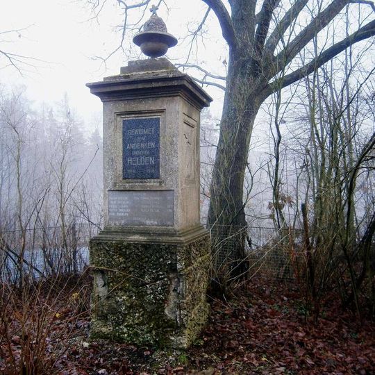 Pomník padlým na hřbitově u Křivé