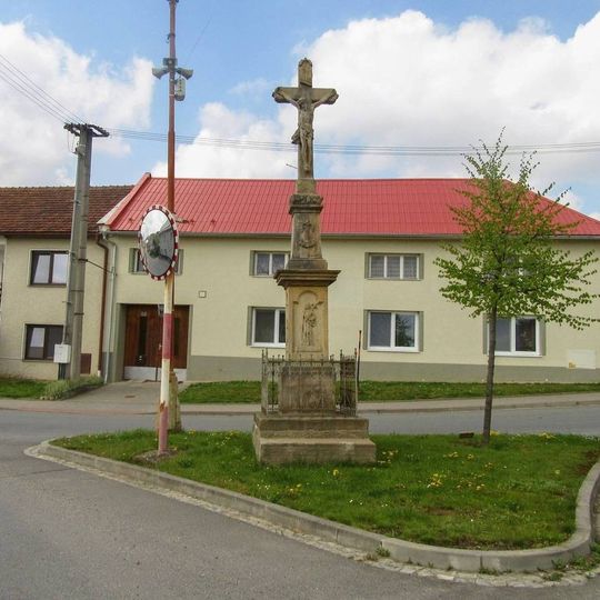 Kříž v Náměšti  na Hané na křižovatce