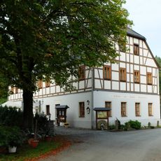 Ehemalige Gaststätte (Nr. 6) und Nebengebäude (Nr. 8) Himmelmühle 6; 8