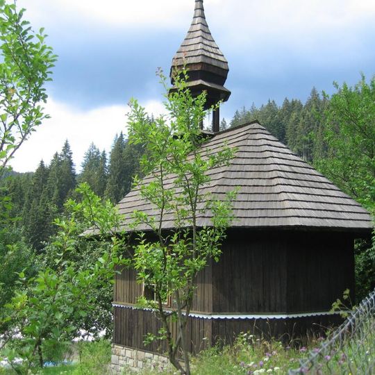 Kaple svatého Floriána u hlavní komunikace ve Velkých Karlovicích, místní části Leskové