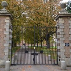 Jesus College, Gateway To Victoria Avenue