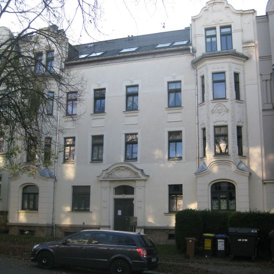 Mietshaus in geschlossener Bebauung mit Vorgarten Reineckerstraße 68
