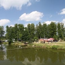 Lávka přes Lužnici u kempu v Lužnici