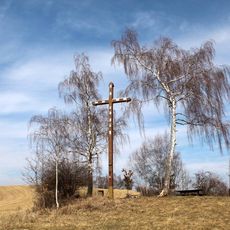 Dřevěný kříž v Radomilově na kopci Zlatník
