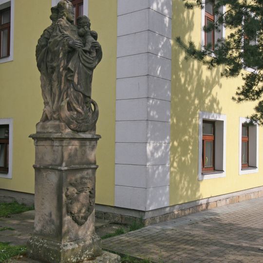 Sousoší svaté Barbory a Madony