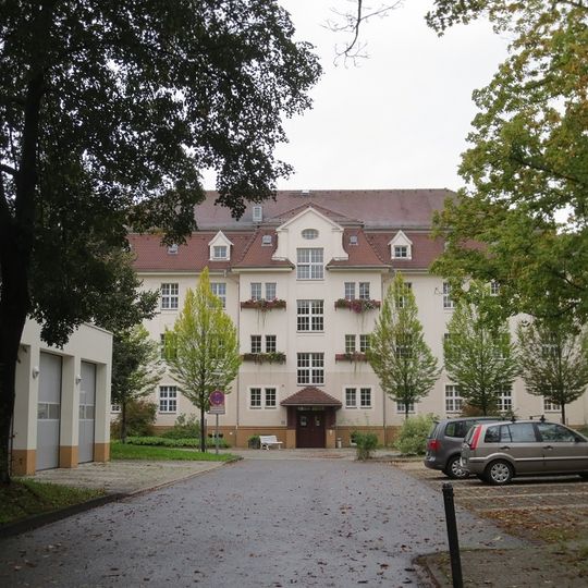 Altenheim mit Vorgarten Zieschestraße 30