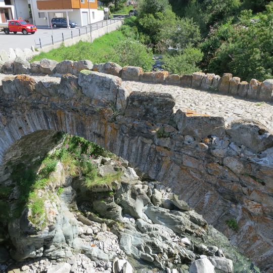 Brücke über die Gotthardreuss in Hospental Dorf