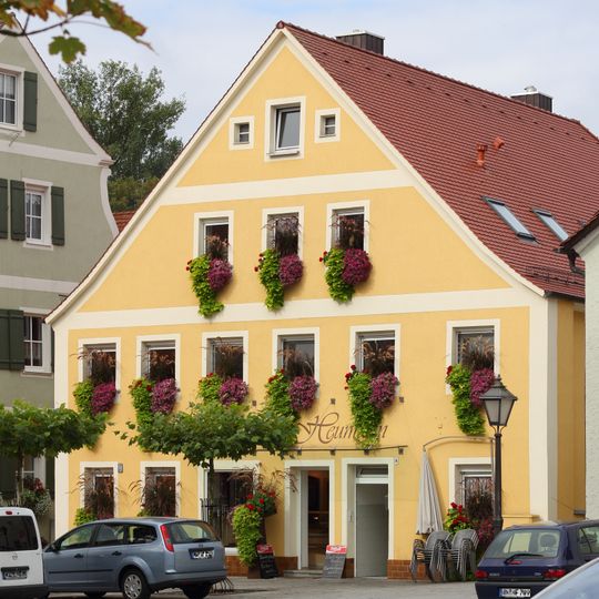 Wohn- und Geschäftshaus