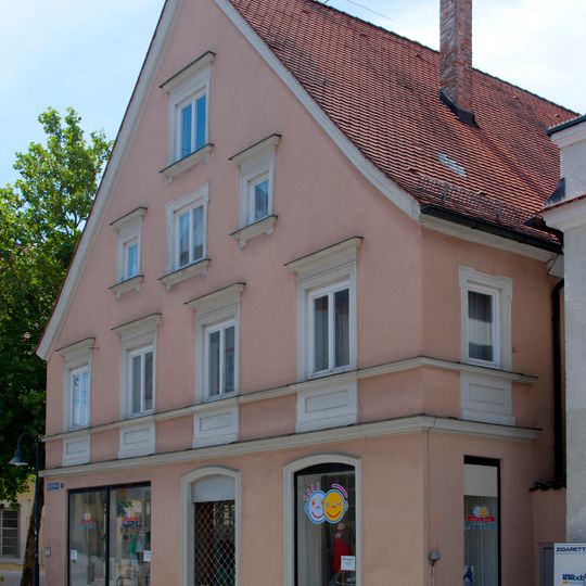 Wohn- und Geschäftshaus