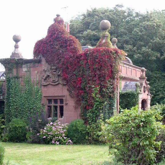 Lodge and forecourt wall north of former Pulford Approach to Eaton Park