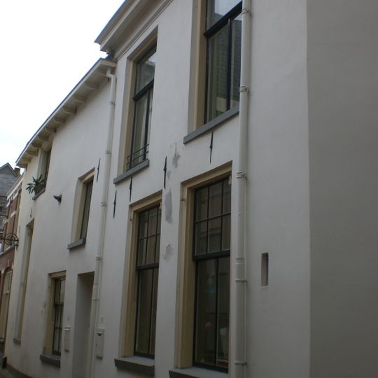 Gepleisterde lijstgevel