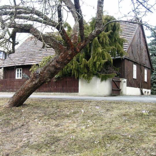 Schrotholzwohnhaus, Scheune und Stallanbau Dorfstraße 26