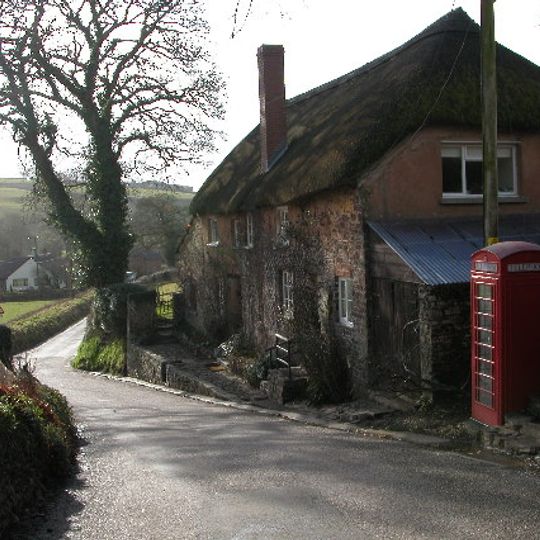 Oak Ash And Thorn Including A Raised Pavement In Front