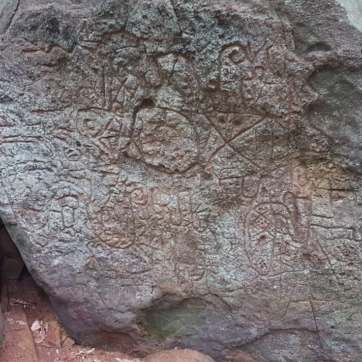 Roches gravées de la Montagne Favard