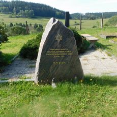 Pomník obětem pochodů a transportů smrti v Bečově