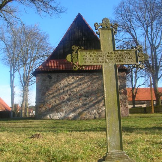 Dawny cmentarz przy kościele