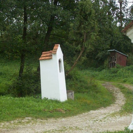 Kaplička východně od Čímic u Benešova mlýna