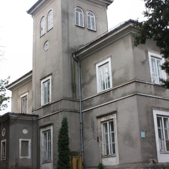 Pałac, Zabytkowa 1 w Płochocinie