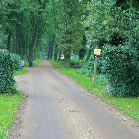 Zwaluwenburg: entree