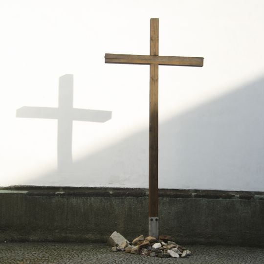 Kříž u kostela sv. Mikuláše ve Velkém Meziříčí