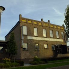 Pakhuis, voormalig depot van de ncb aan de doorgaande weg in mariaheide
