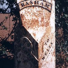 Milepost, c.200yds N of Lodge Farm