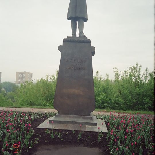 Oryoldagi I.A. Bunin yodgorligi