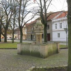 Kašna u kostela svatého Václava v Budyni nad Ohří