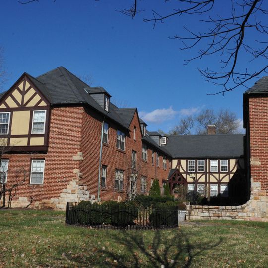 Apartment Building on Windsor Avenue and Brunswick St.
