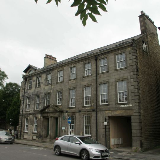 1 and 3, Cable Street