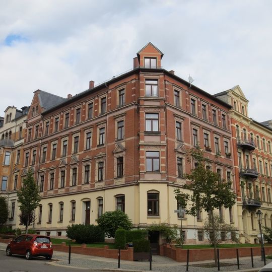 Mietshaus in geschlossener Bebauung in Ecklage mit Vorgarten Andréstraße 2