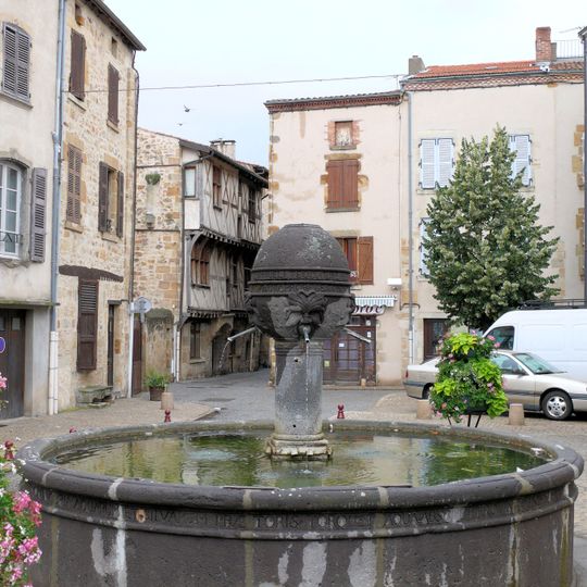 Fontaine de Vic-le-Comte
