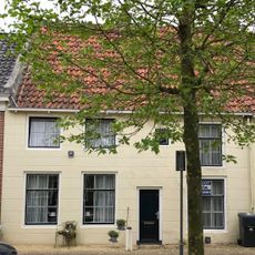 Pandje onder dwars zadeldak