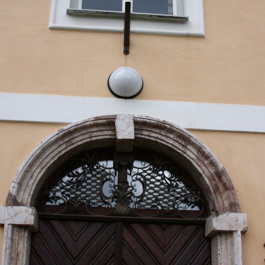 Pfarrhof und Wirtschaftsgebäude