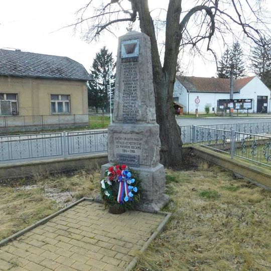 Pomník padlým v Hradešíně