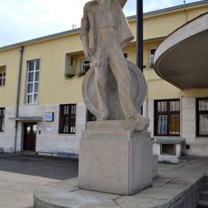 Hlavná osobná železnič. stanica, socha I.