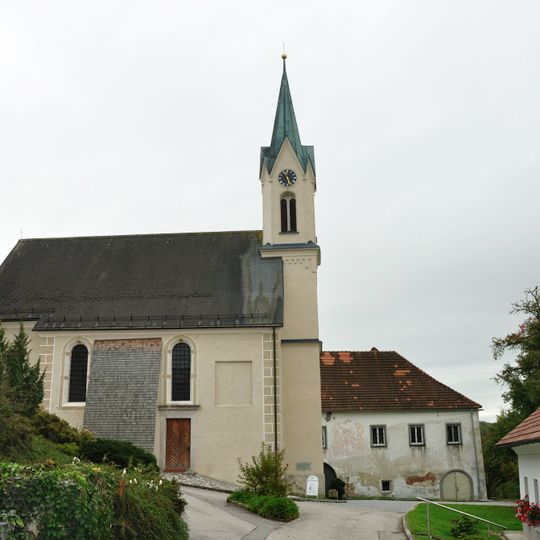 Kath. Filialkirche hl. Michael und ehem. Friedhofsfläche