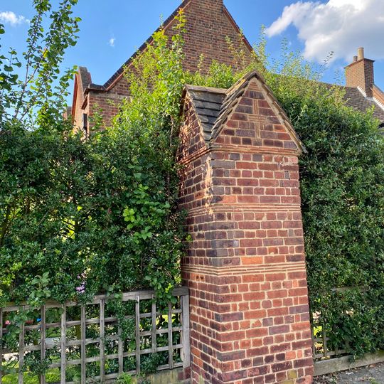 Gate Pier Near Debouchment With Finchley Road